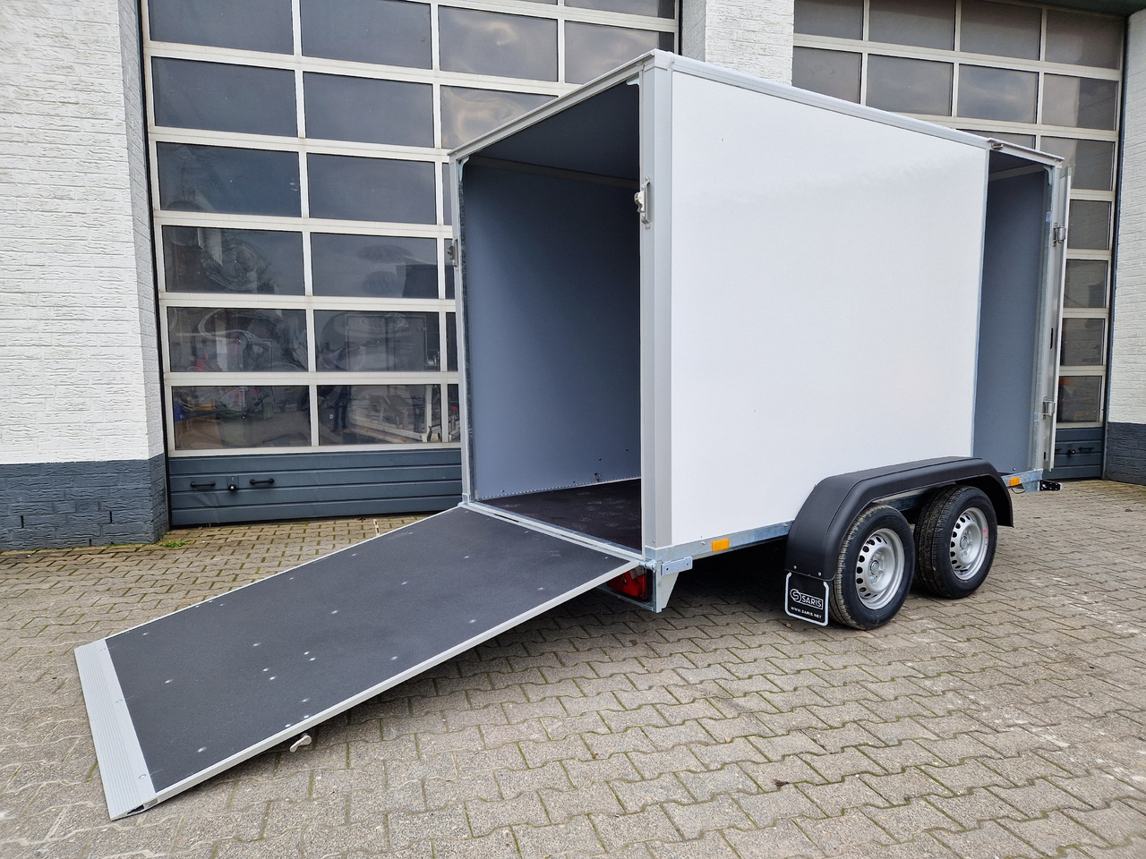 Skříňový přívěs Saris Koffer GO 306 154 180 2000 2 306x154x180cm GFK weiss Seitentür Auffahrklappe (M) 2000kg 2023: obrázek 6