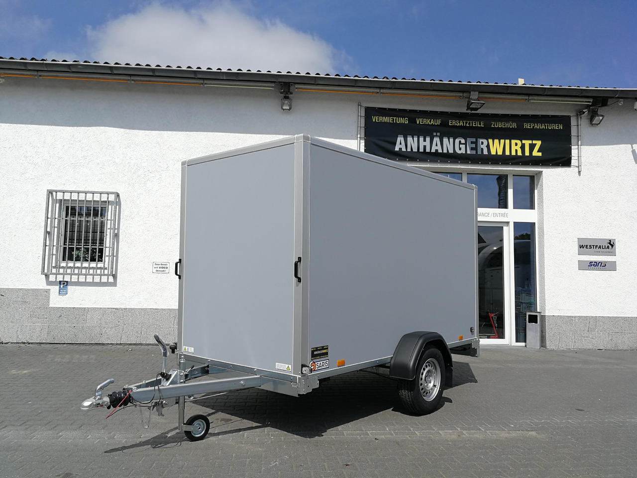 Saris Koffer GO 306 306x154x180cm GFK grau (M) 1500kg Modell 2025 - Skříňový přívěs: obrázek 1 Saris Koffer GO 306 306x154x180cm GFK grau (M) 1500kg Modell 2025 - Skříňový přívěs: obrázek 1