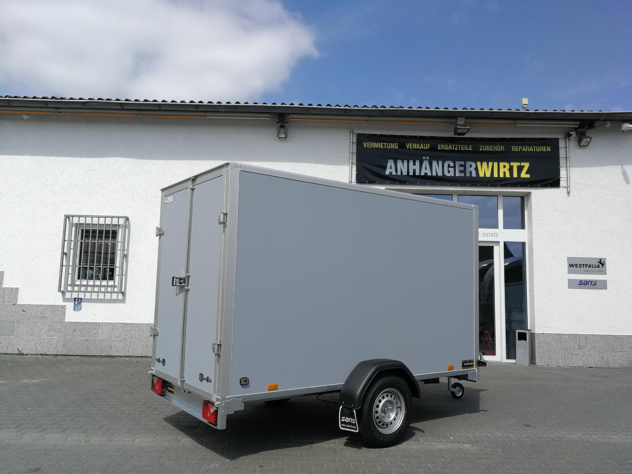 Saris Koffer GO 306 306x154x180cm GFK grau (M) 1500kg Modell 2025 - Skříňový přívěs: obrázek 2 Saris Koffer GO 306 306x154x180cm GFK grau (M) 1500kg Modell 2025 - Skříňový přívěs: obrázek 2