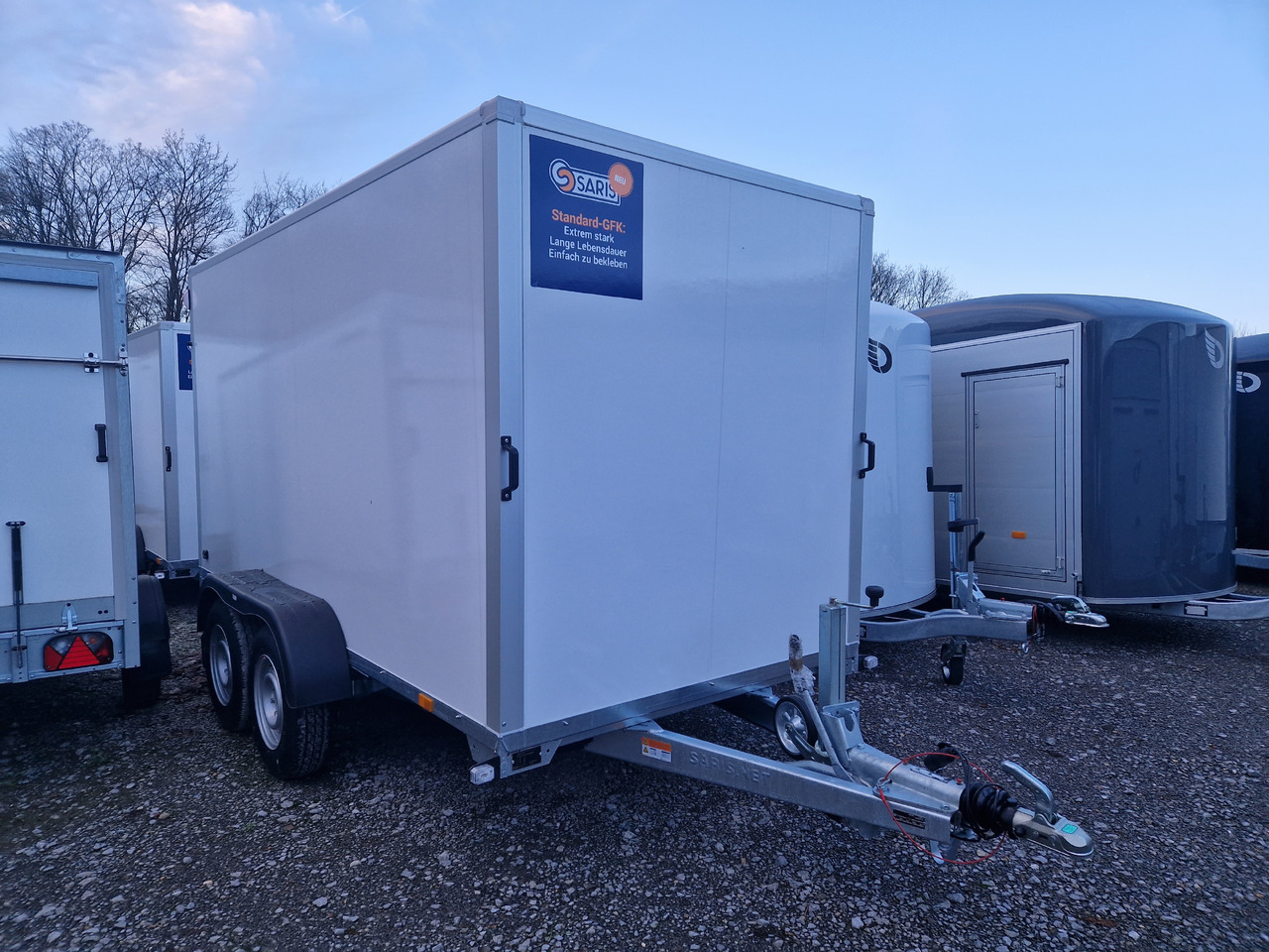 Saris Koffer GO 3506 169 180 2700 2 356x169x180cm weiss GFK (L) 2700kg Modell 2024 - Skříňový přívěs: obrázek 1 Saris Koffer GO 3506 169 180 2700 2 356x169x180cm weiss GFK (L) 2700kg Modell 2024 - Skříňový přívěs: obrázek 1