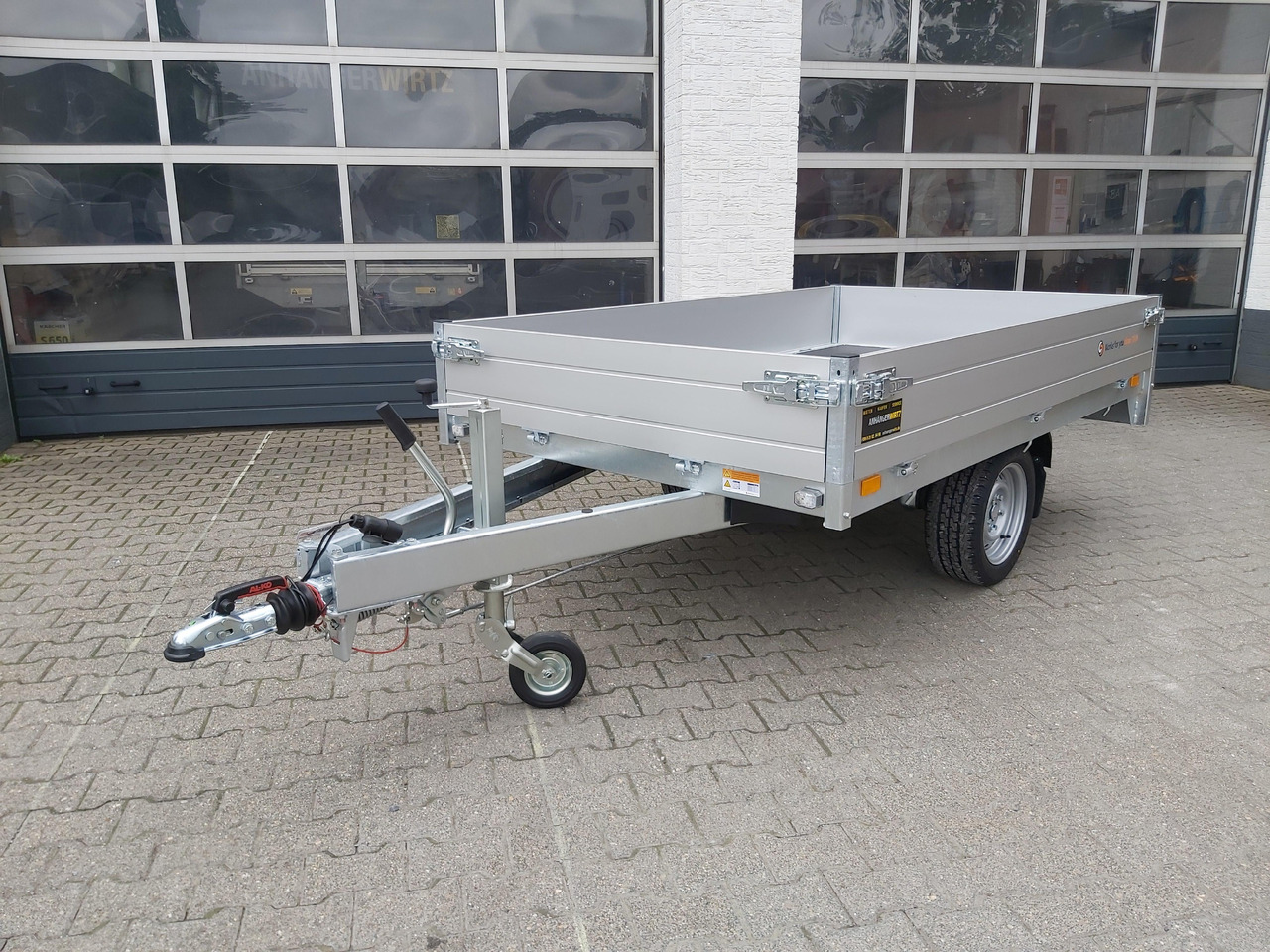 Saris PL 256 150 1500 1 256x150x30cm 13" 1500kg Modell 2024 - Přívěsný vozík: obrázek 2 Saris PL 256 150 1500 1 256x150x30cm 13" 1500kg Modell 2024 - Přívěsný vozík: obrázek 2