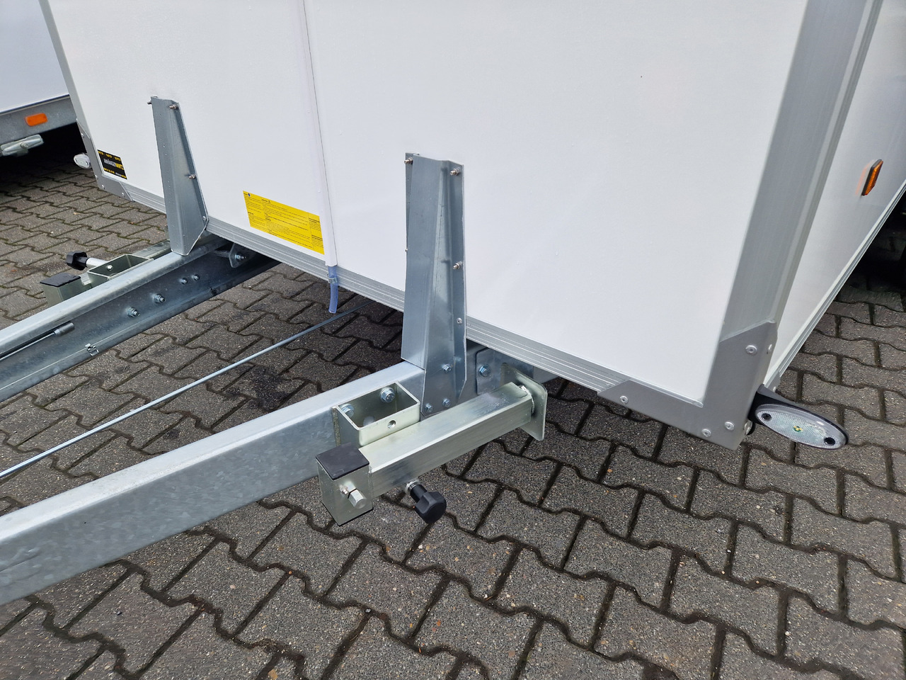 Tiefkühlanhänger 2719 F4 408x175x190cm GOVI Arktik 2000P Aluboden 2700kg - Chladírenský přívěs: obrázek 4 Tiefkühlanhänger 2719 F4 408x175x190cm GOVI Arktik 2000P Aluboden 2700kg - Chladírenský přívěs: obrázek 4