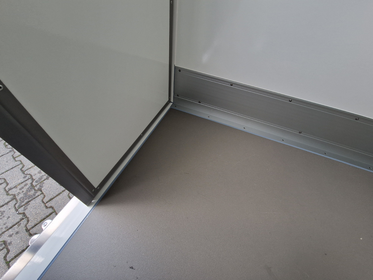 Tiefkühlanhänger AZK 2734/156 336x156x200cm 100 Frigoliner GOVI K6 bis -18°C (M) 2700kg - Chladírenský přívěs: obrázek 4 Tiefkühlanhänger AZK 2734/156 336x156x200cm 100 Frigoliner GOVI K6 bis -18°C (M) 2700kg - Chladírenský přívěs: obrázek 4