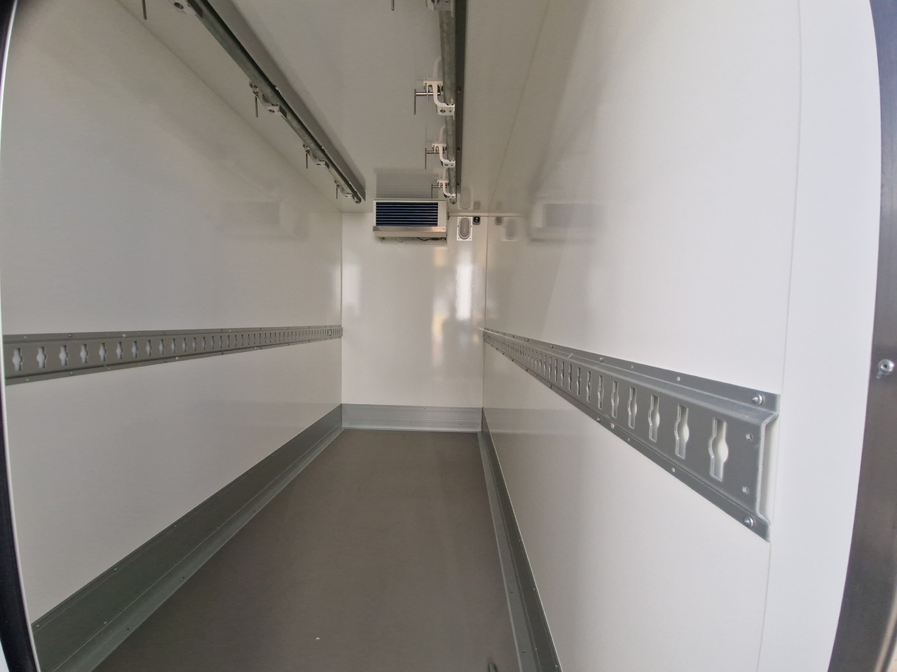 Tiefkühlanhänger AZK 3534/156 336x146x220cm Rohrbahnen Govi Kälteaggregat 3500kg - Chladírenský přívěs: obrázek 4 Tiefkühlanhänger AZK 3534/156 336x146x220cm Rohrbahnen Govi Kälteaggregat 3500kg - Chladírenský přívěs: obrázek 4