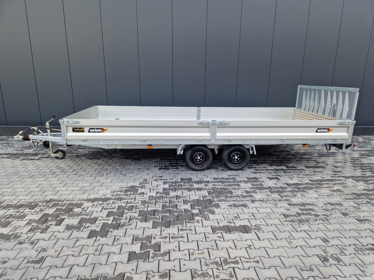 Variant Maschinentransporter 3552 UX Maxi Load 520x210x30cm Tandem Parabelfederung LED 3500kg - Přepravník stavebních strojů: obrázek 2 Variant Maschinentransporter 3552 UX Maxi Load 520x210x30cm Tandem Parabelfederung LED 3500kg - Přepravník stavebních strojů: obrázek 2