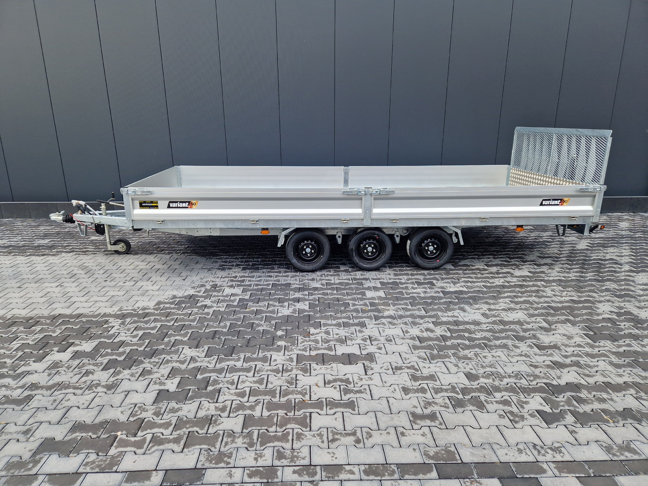 Variant Maschinentransporter 3553 UX Maxi LOAD blackline LED Tridem Parabel 3500kg - Přepravník stavebních strojů: obrázek 2 Variant Maschinentransporter 3553 UX Maxi LOAD blackline LED Tridem Parabel 3500kg - Přepravník stavebních strojů: obrázek 2
