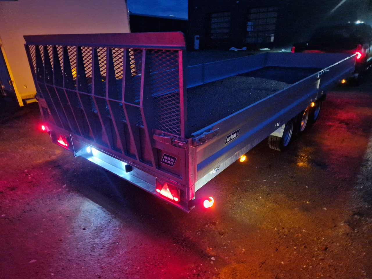 Variant Maschinentransporter 3563 UX Maxi Load 620x210x30cm LED Tridem Parabelfeder 3500kg Modell 24 - Přepravník stavebních strojů: obrázek 3 Variant Maschinentransporter 3563 UX Maxi Load 620x210x30cm LED Tridem Parabelfeder 3500kg Modell 24 - Přepravník stavebních strojů: obrázek 3