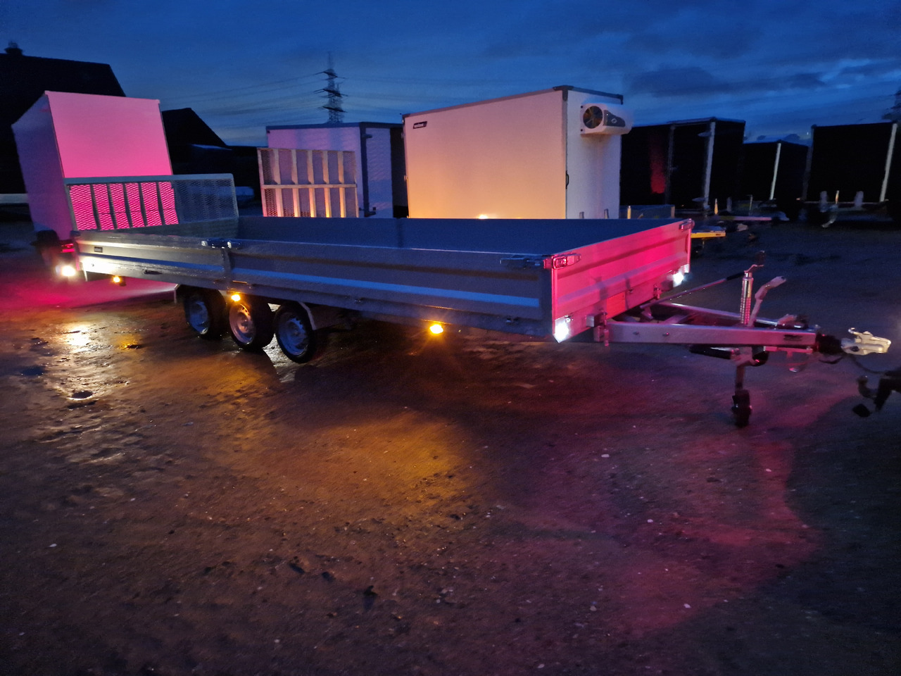 Variant Maschinentransporter 3563 UX Maxi Load 620x210x30cm LED Tridem Parabelfeder 3500kg Modell 24 - Přepravník stavebních strojů: obrázek 2 Variant Maschinentransporter 3563 UX Maxi Load 620x210x30cm LED Tridem Parabelfeder 3500kg Modell 24 - Přepravník stavebních strojů: obrázek 2