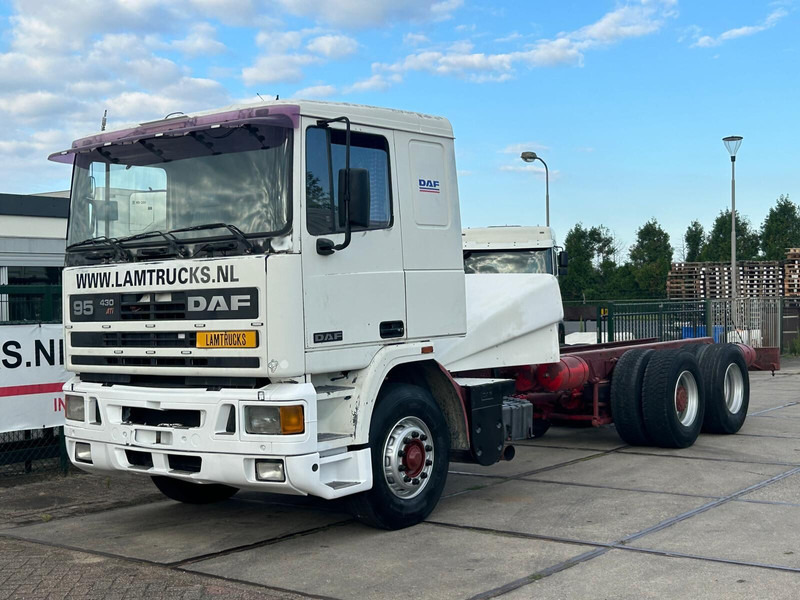 DAF 95.400 - Podvozek s kabinou: obrázek 1 DAF 95.400 - Podvozek s kabinou: obrázek 1