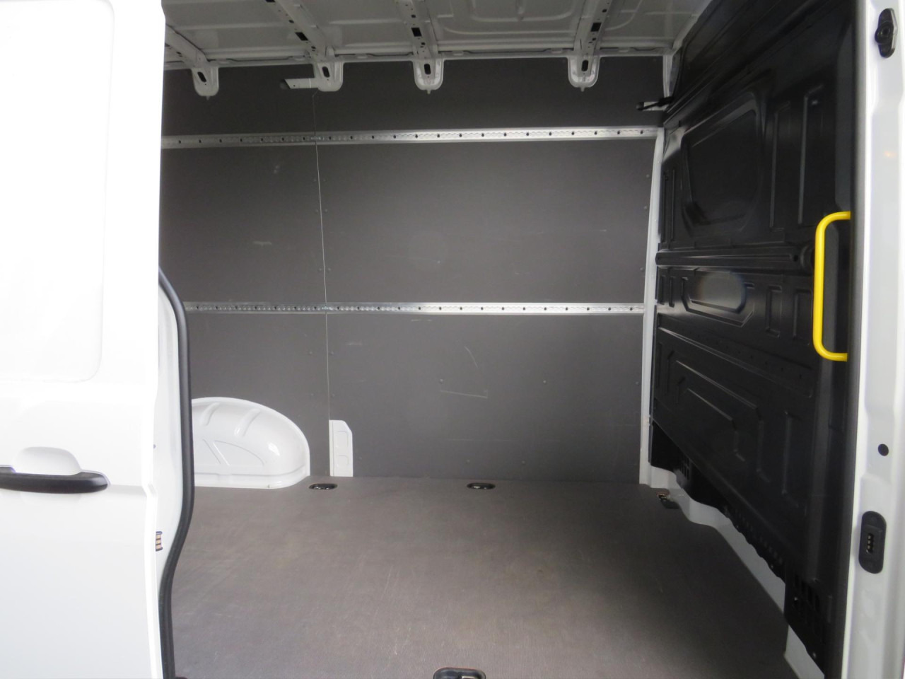 VOLKSWAGEN Crafter 35 L3H3 Kasten Klima ZV - Furgon: obrázek 5 VOLKSWAGEN Crafter 35 L3H3 Kasten Klima ZV - Furgon: obrázek 5