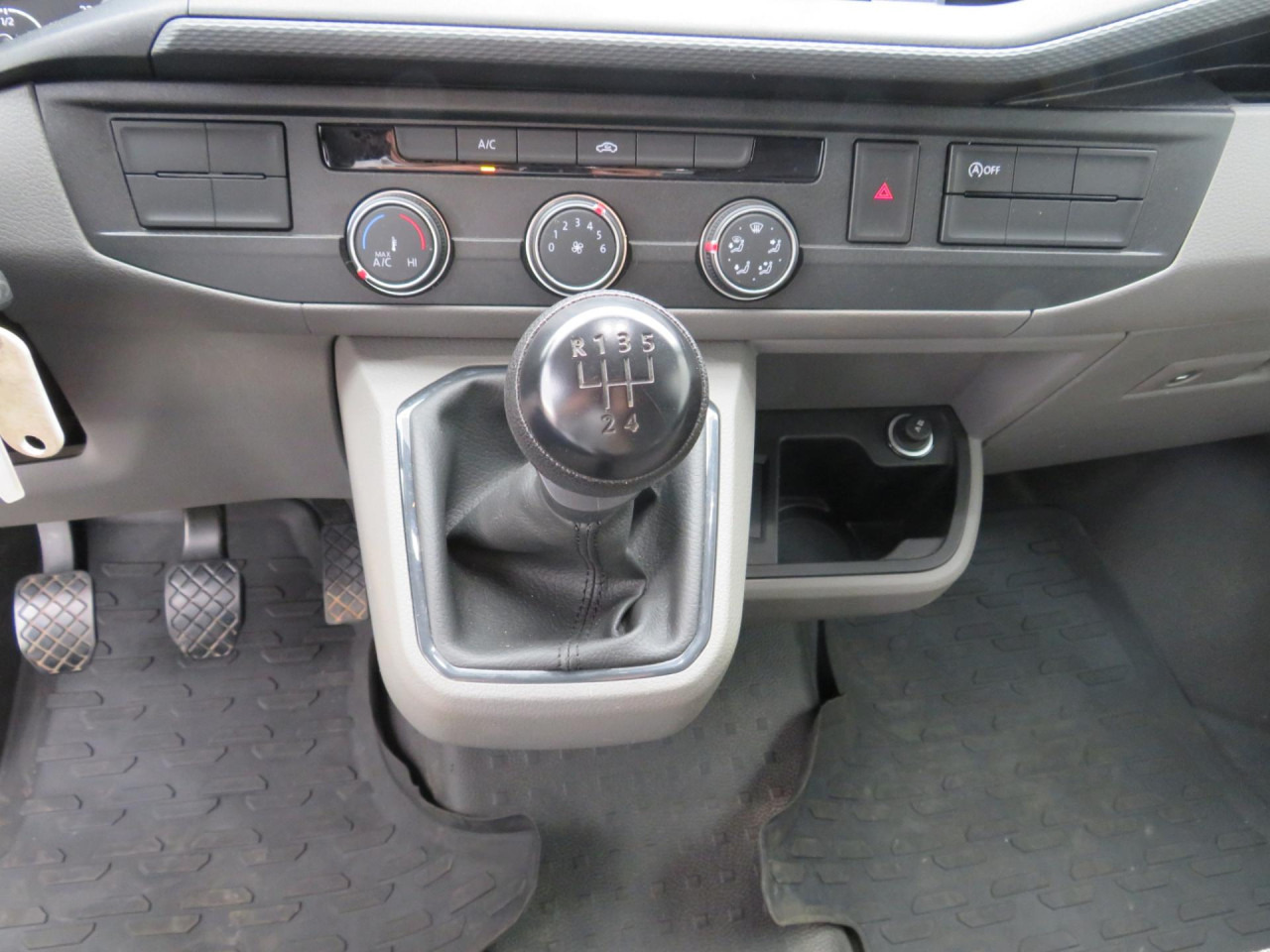 VOLKSWAGEN T6.1 Transporter 2.0 TDI Kasten Klima ZV - Malá dodávka: obrázek 5 VOLKSWAGEN T6.1 Transporter 2.0 TDI Kasten Klima ZV - Malá dodávka: obrázek 5