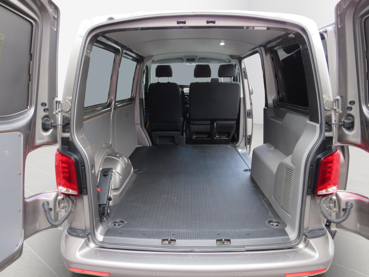 VOLKSWAGEN T6.1 Transporter Trendline 2.0 TDI Kasten Euro6 ZV - Malá dodávka: obrázek 4 VOLKSWAGEN T6.1 Transporter Trendline 2.0 TDI Kasten Euro6 ZV - Malá dodávka: obrázek 4