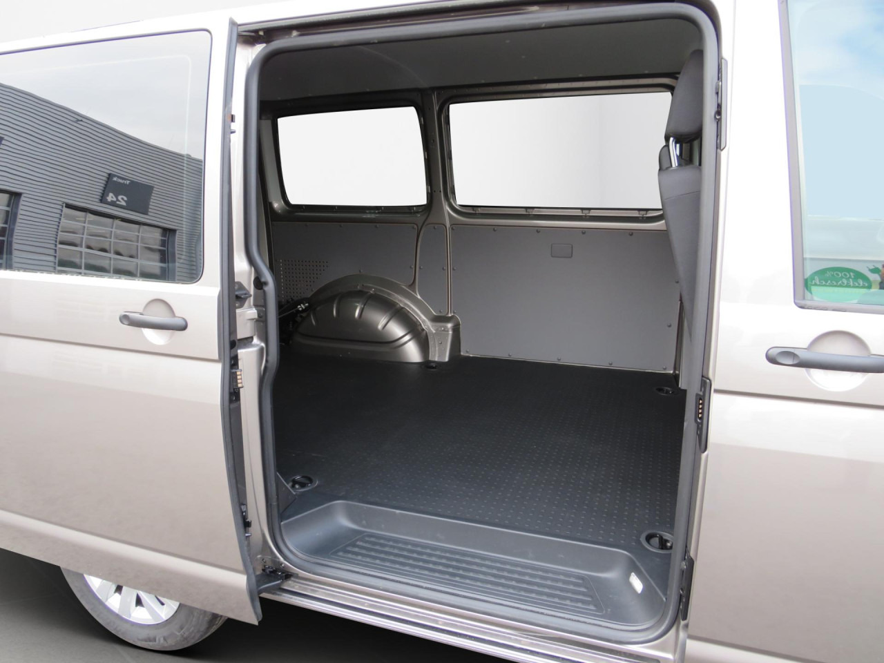 VOLKSWAGEN T6.1 Transporter Trendline 2.0 TDI Kasten Euro6 ZV - Malá dodávka: obrázek 3 VOLKSWAGEN T6.1 Transporter Trendline 2.0 TDI Kasten Euro6 ZV - Malá dodávka: obrázek 3