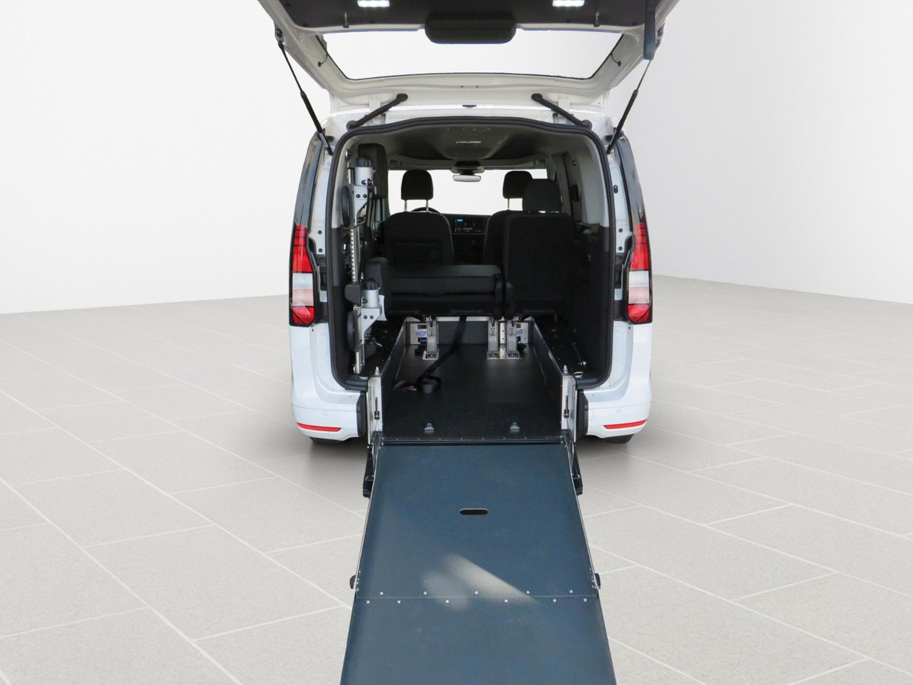 Volkswagen Caddy Maxi Kombi 2.0 TDI Rollstuhl Taxirampe - Osobní auto: obrázek 4 Volkswagen Caddy Maxi Kombi 2.0 TDI Rollstuhl Taxirampe - Osobní auto: obrázek 4
