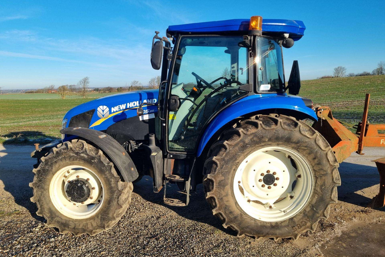 New Holland TD 5.95 - Traktor: obrázek 3 New Holland TD 5.95 - Traktor: obrázek 3