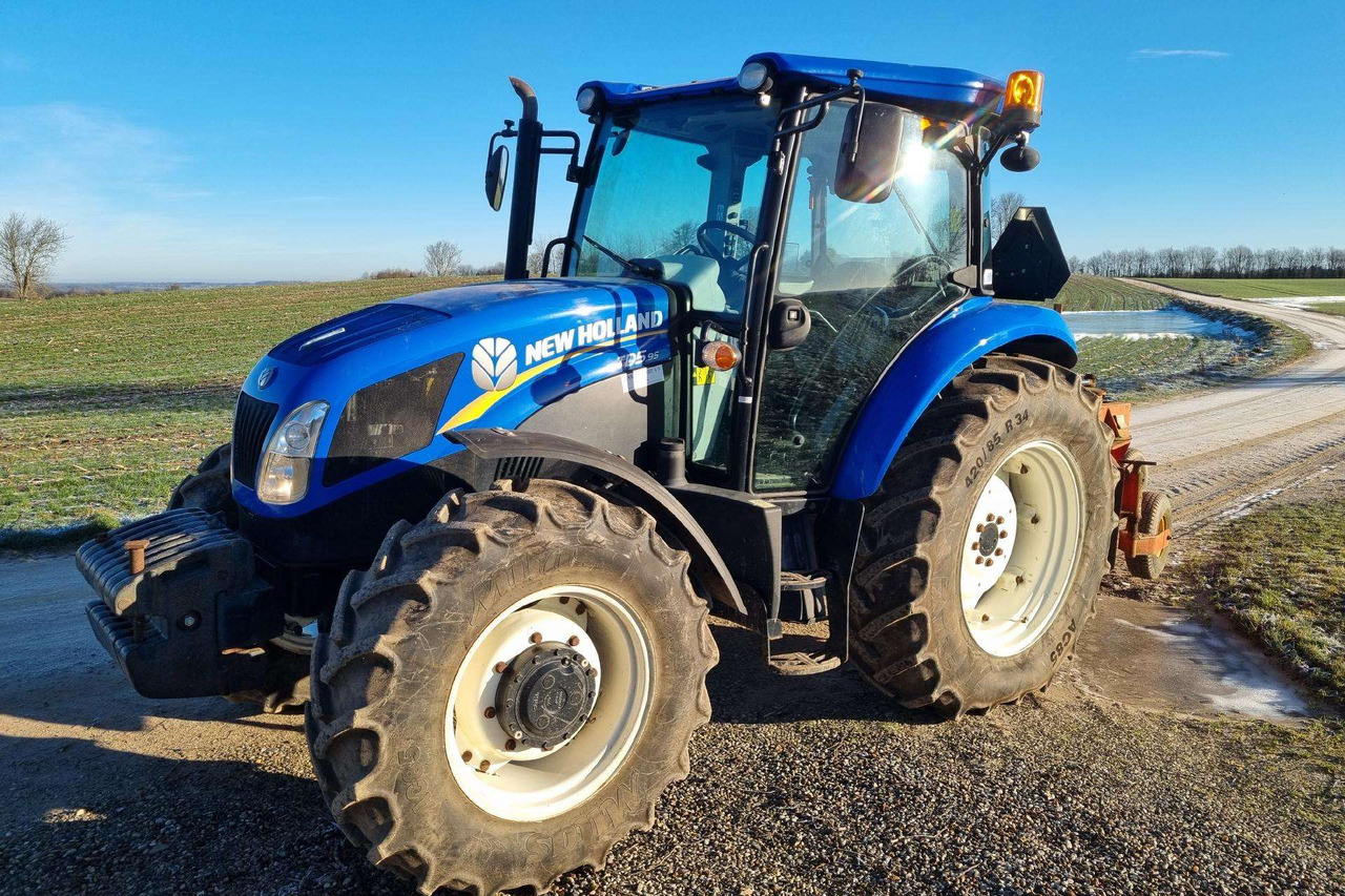 New Holland TD 5.95 - Traktor: obrázek 1 New Holland TD 5.95 - Traktor: obrázek 1