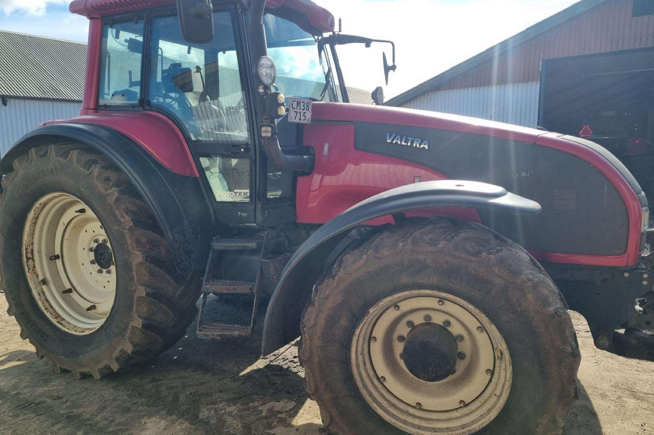 Valtra T190 - Traktor: obrázek 3 Valtra T190 - Traktor: obrázek 3