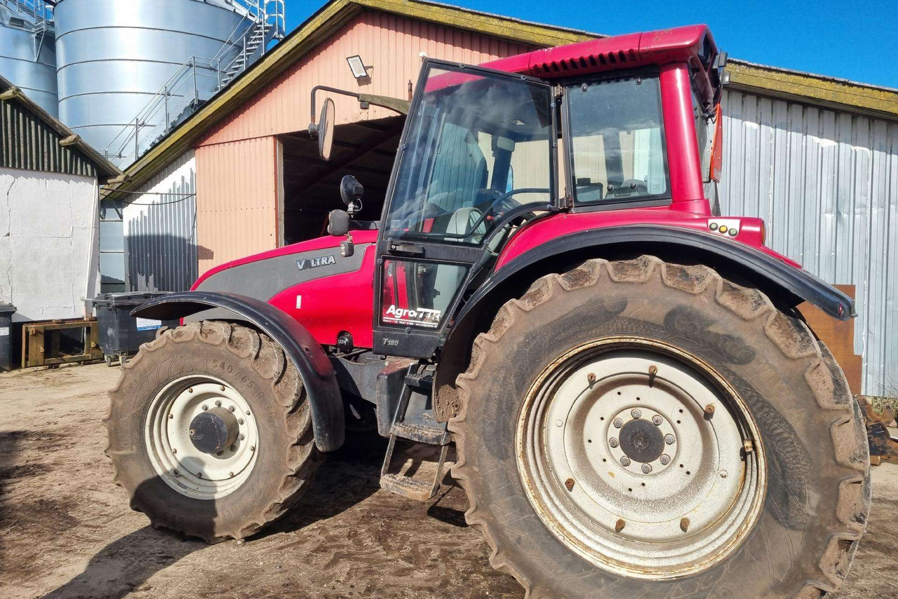 Valtra T190 - Traktor: obrázek 4 Valtra T190 - Traktor: obrázek 4