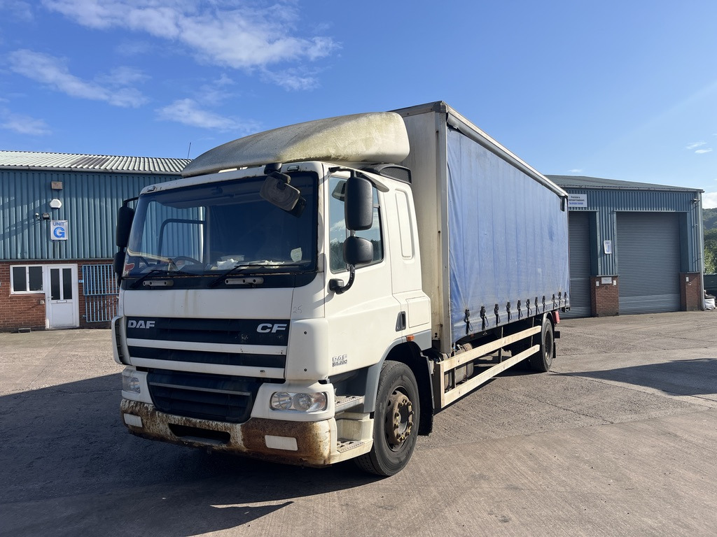 Daf 65CF 220 4x2 Curtain side - Plachtový nákladní auto: obrázek 1 Daf 65CF 220 4x2 Curtain side - Plachtový nákladní auto: obrázek 1