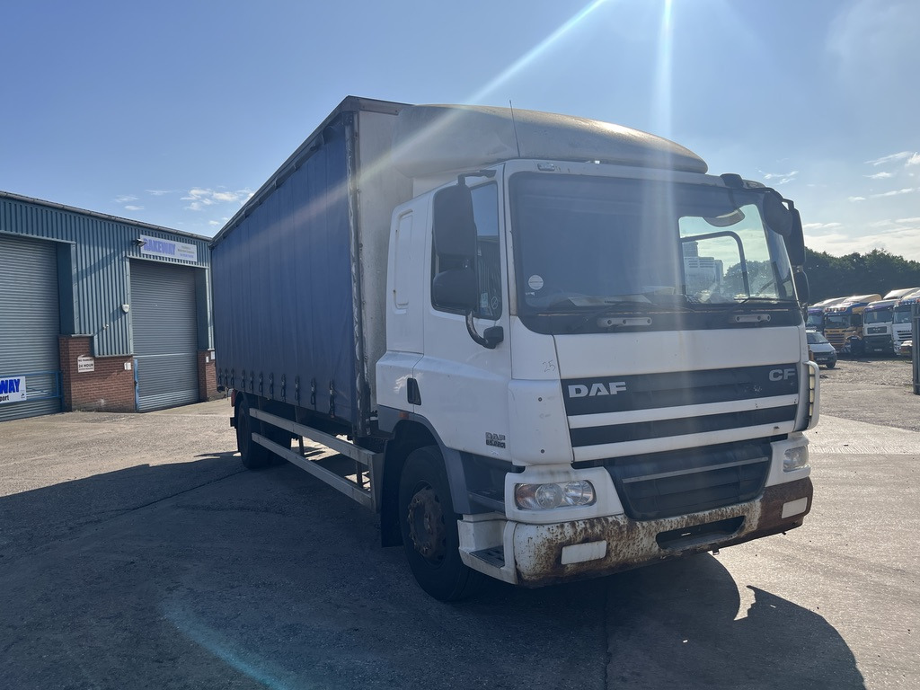 Daf 65CF 220 4x2 Curtain side - Plachtový nákladní auto: obrázek 2 Daf 65CF 220 4x2 Curtain side - Plachtový nákladní auto: obrázek 2