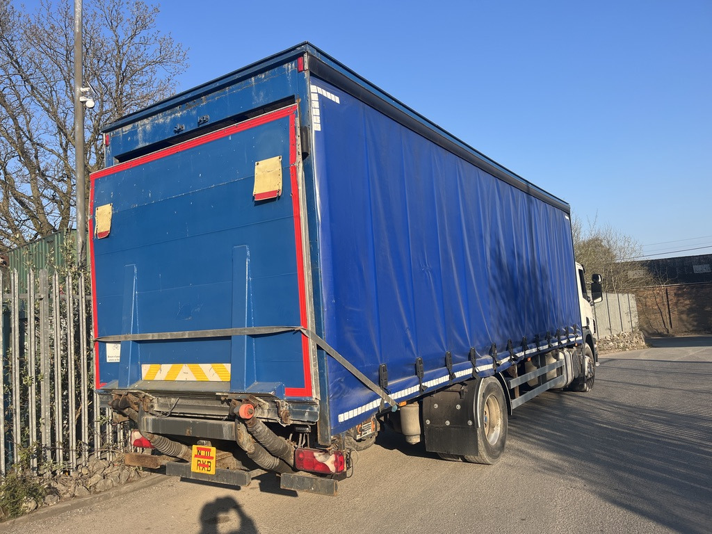 Scania P230 4x2 Curtain side - Plachtový nákladní auto: obrázek 3 Scania P230 4x2 Curtain side - Plachtový nákladní auto: obrázek 3