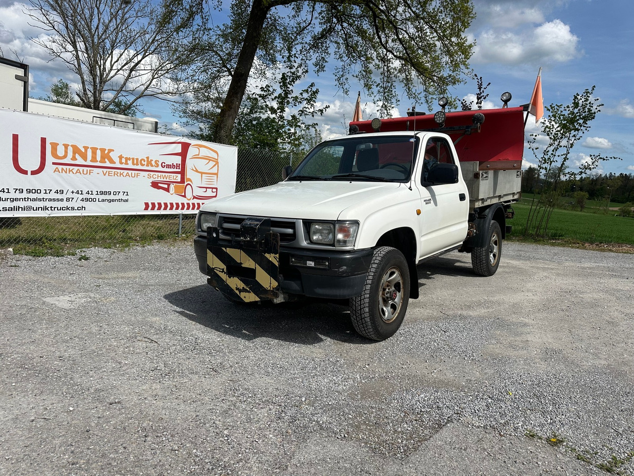 TOYOTA Hilux 4WD 4x4 Winterdienst Kipper - Dodávka sklápěč: obrázek 1 TOYOTA Hilux 4WD 4x4 Winterdienst Kipper - Dodávka sklápěč: obrázek 1