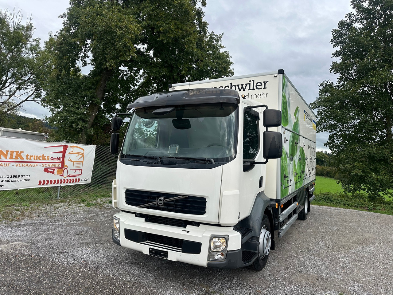 VOLVO Volvo FLL 240 4x2 Tiefkühler - Chladírenský nákladní automobil: obrázek 1 VOLVO Volvo FLL 240 4x2 Tiefkühler - Chladírenský nákladní automobil: obrázek 1