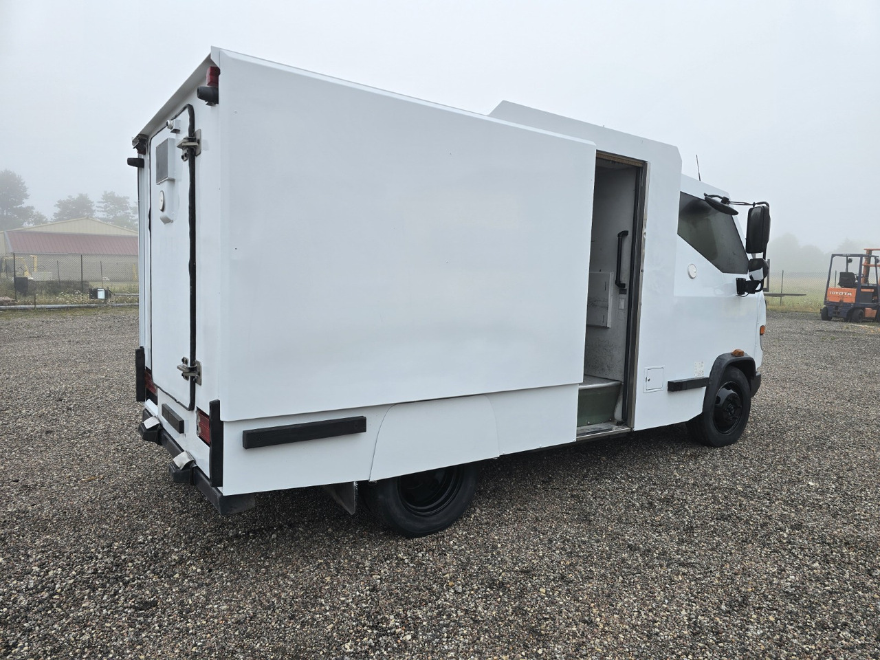 Mercedes Vario 816 - Inkasování vůz: obrázek 4 Mercedes Vario 816 - Inkasování vůz: obrázek 4