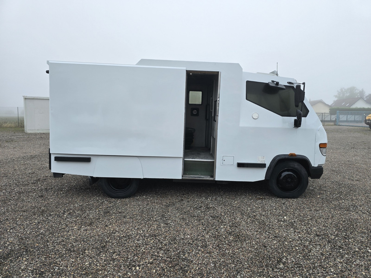 Mercedes Vario 816 - Inkasování vůz: obrázek 3 Mercedes Vario 816 - Inkasování vůz: obrázek 3