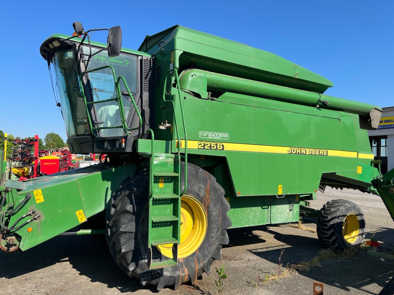 John Deere 2256 - Sklízecí mlátička: obrázek 1 John Deere 2256 - Sklízecí mlátička: obrázek 1