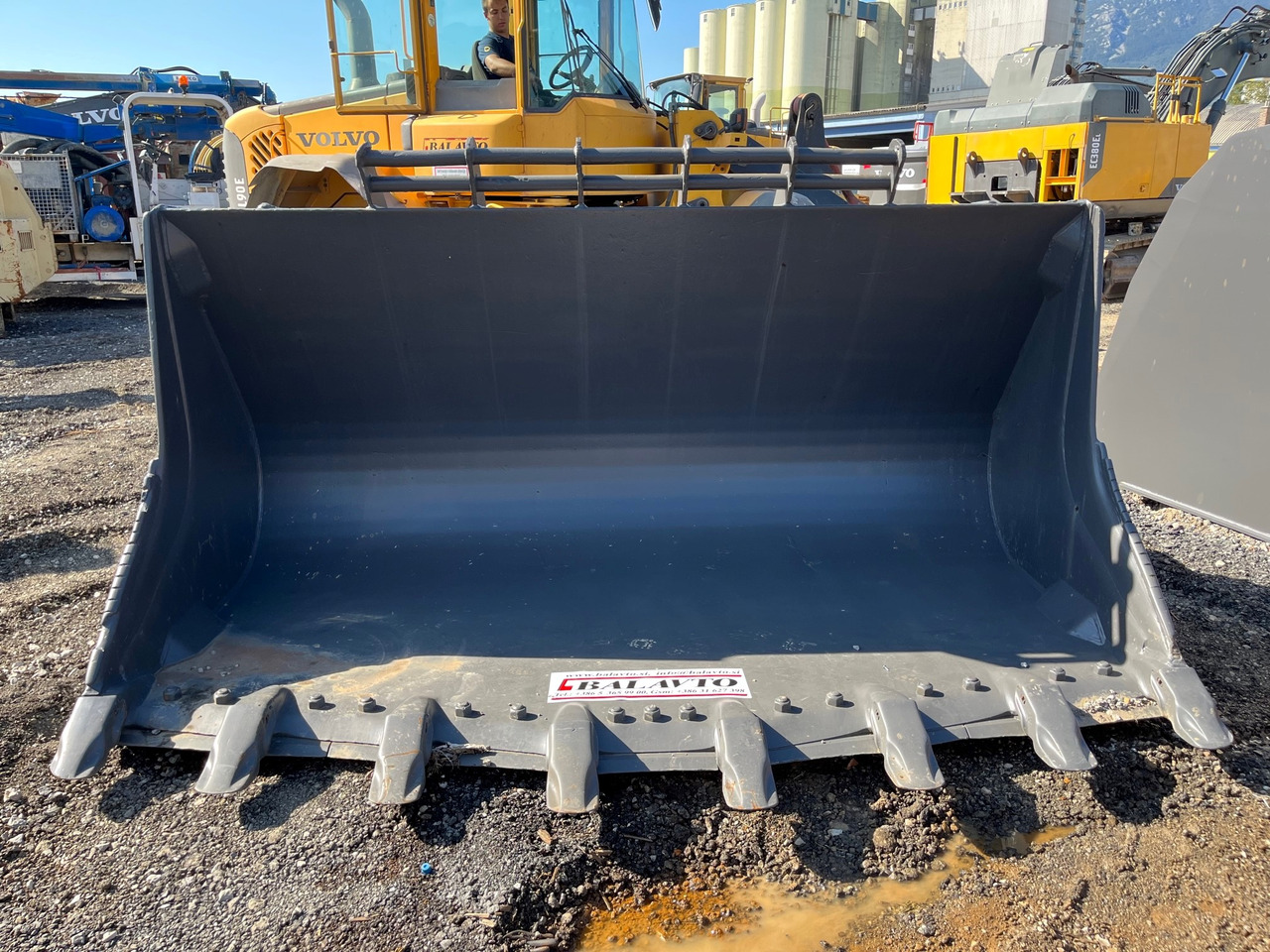 BALAVTO Loader bucket 3350 mm - Nakládací lžíce: obrázek 2 BALAVTO Loader bucket 3350 mm - Nakládací lžíce: obrázek 2