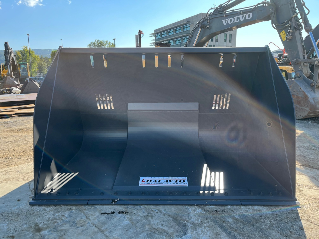Balavto Loader bucket 3000 mm - Nakládací lžíce: obrázek 1 Balavto Loader bucket 3000 mm - Nakládací lžíce: obrázek 1