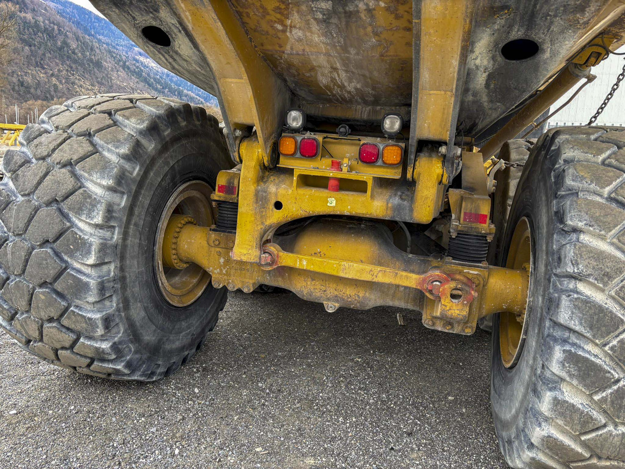 CATERPILLAR 740 - Kloubový sklápěč: obrázek 5 CATERPILLAR 740 - Kloubový sklápěč: obrázek 5