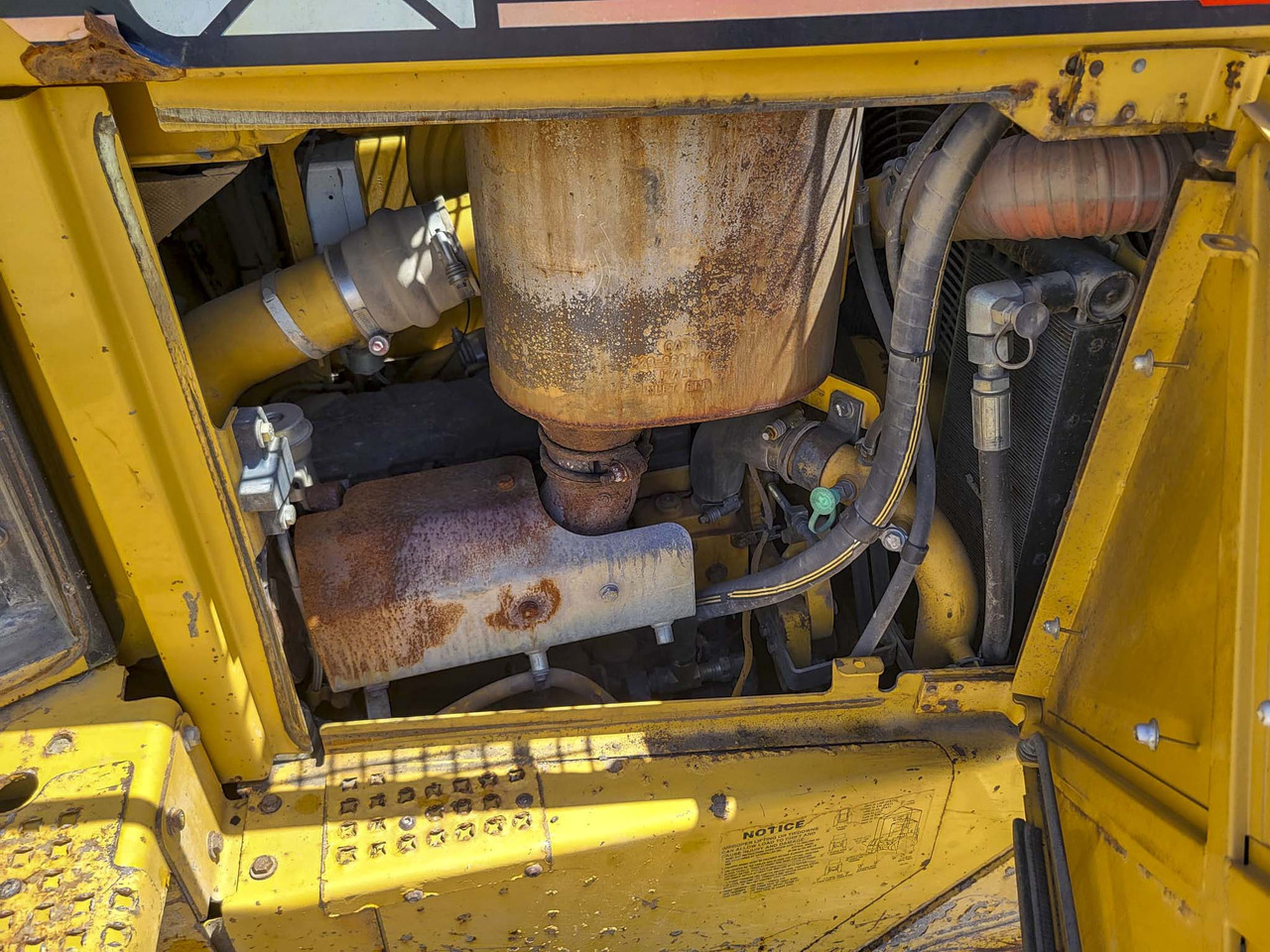 Buldozer CATERPILLAR D6R: obrázek 18