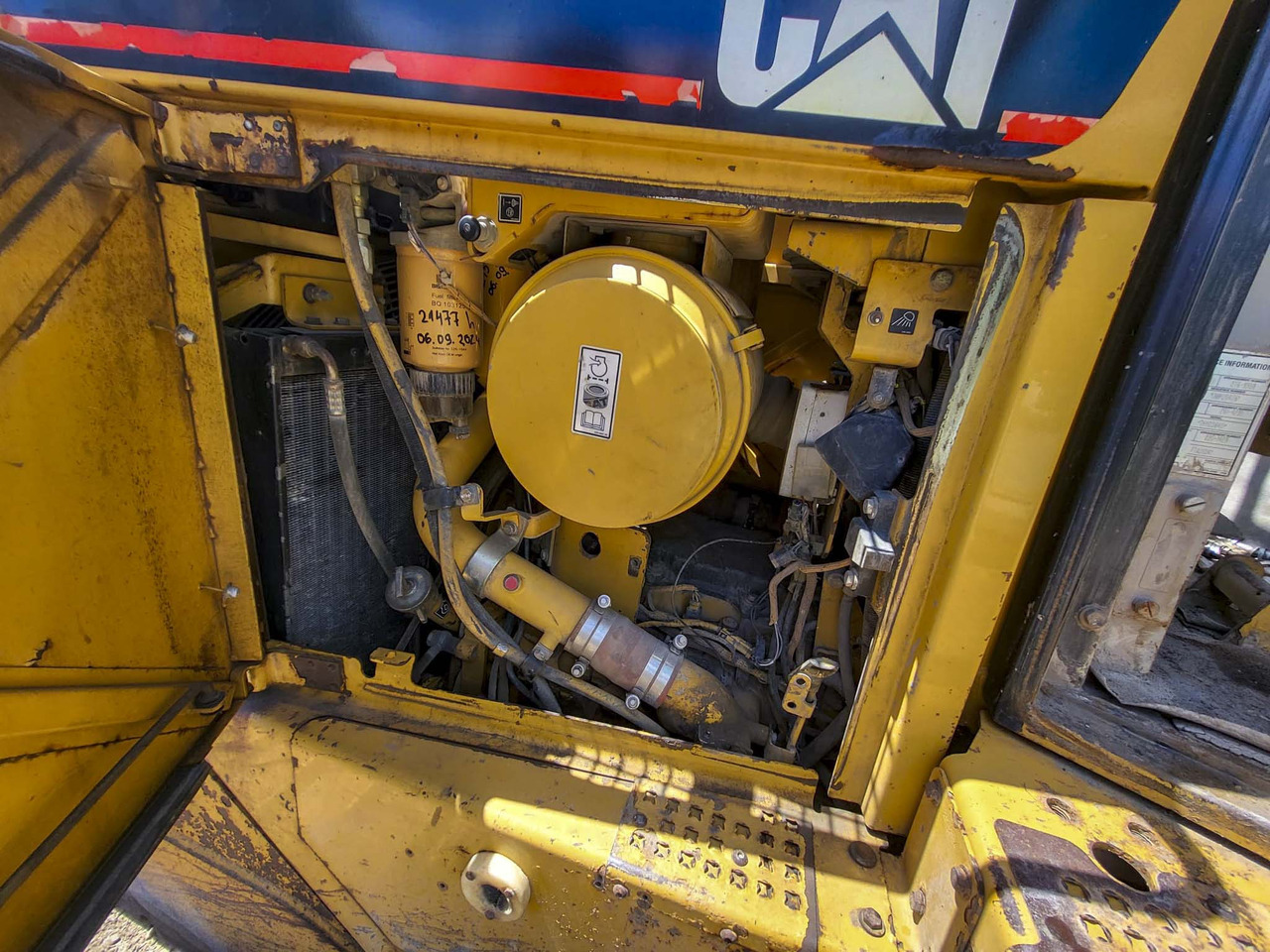 Buldozer Caterpillar D6R: obrázek 19