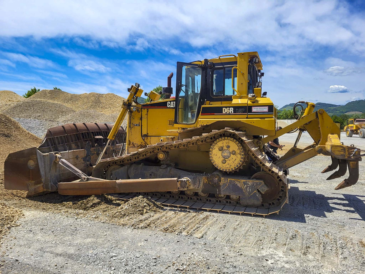 Buldozer Caterpillar D6R: obrázek 6