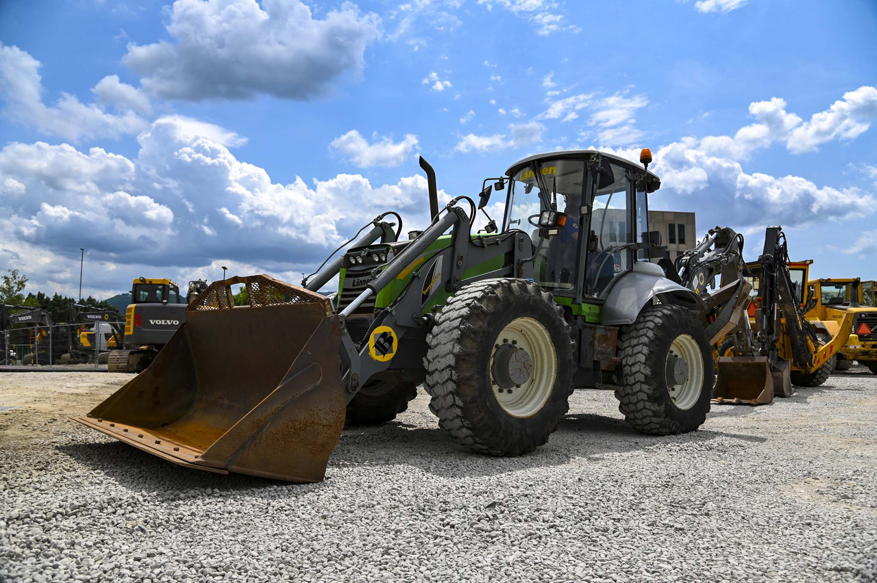 Lännen 8600E - Rýpadlo-nakladač: obrázek 1 Lännen 8600E - Rýpadlo-nakladač: obrázek 1
