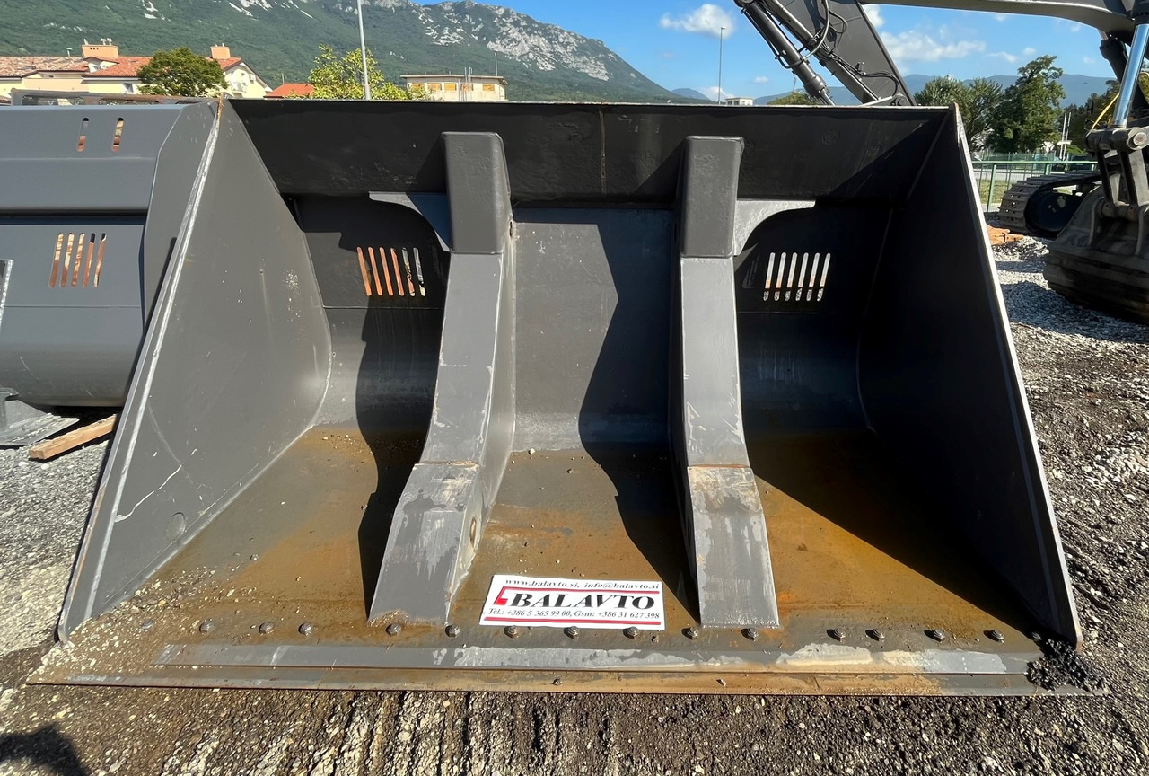 Loader bucket 3200 mm - Nakládací lžíce: obrázek 1 Loader bucket 3200 mm - Nakládací lžíce: obrázek 1