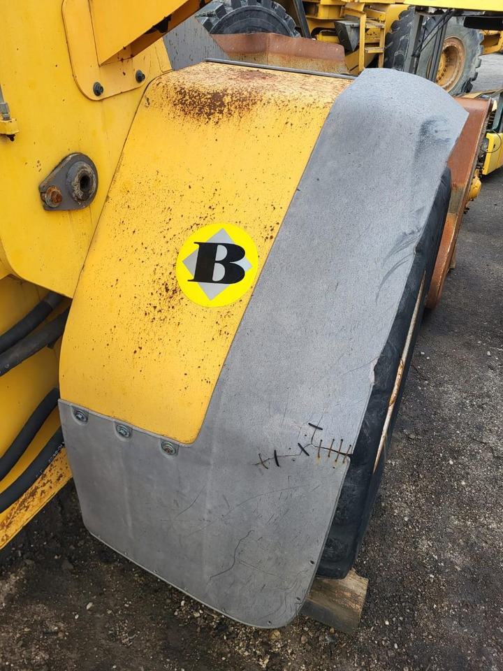 Volvo right front mudguard - Náhradní díly pro Kolový nakladač: obrázek 2 Volvo right front mudguard - Náhradní díly pro Kolový nakladač: obrázek 2