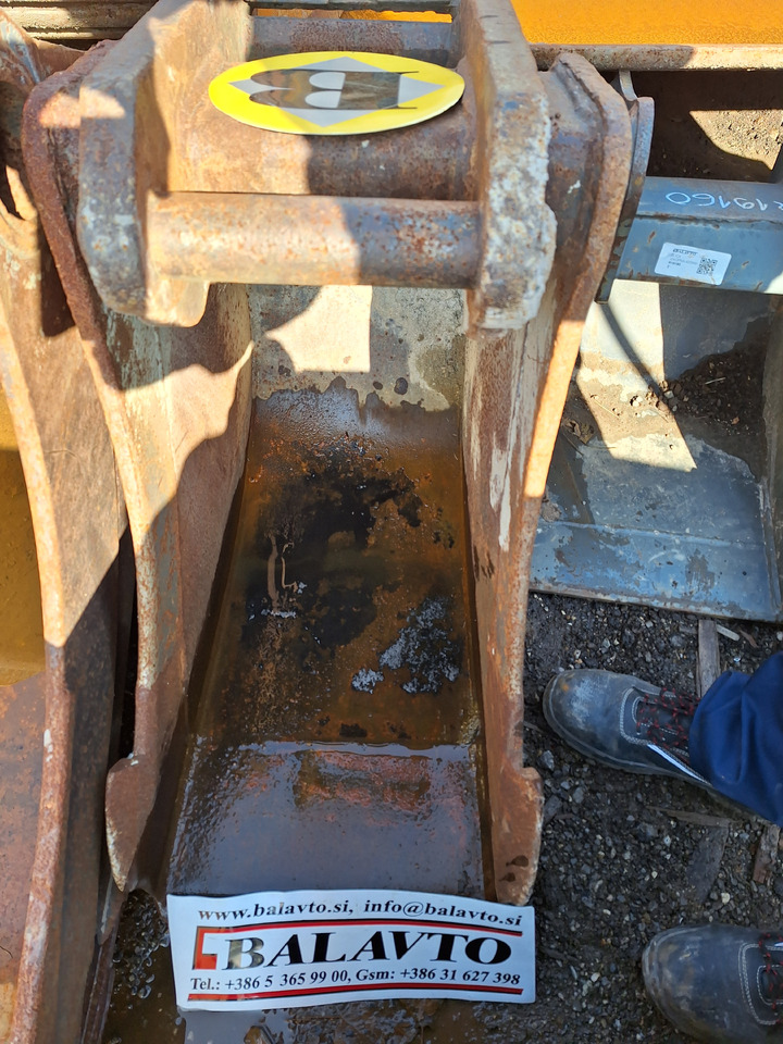 Trenching bucket 420 mm - Lžíce na bagr: obrázek 1 Trenching bucket 420 mm - Lžíce na bagr: obrázek 1