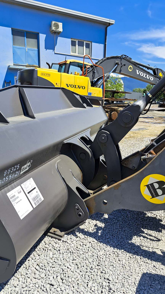 Kolový nakladač VOLVO L120H: obrázek 14