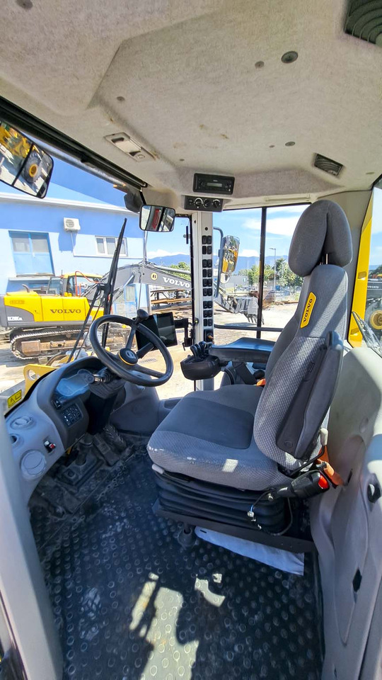Kolový nakladač VOLVO L120H: obrázek 48