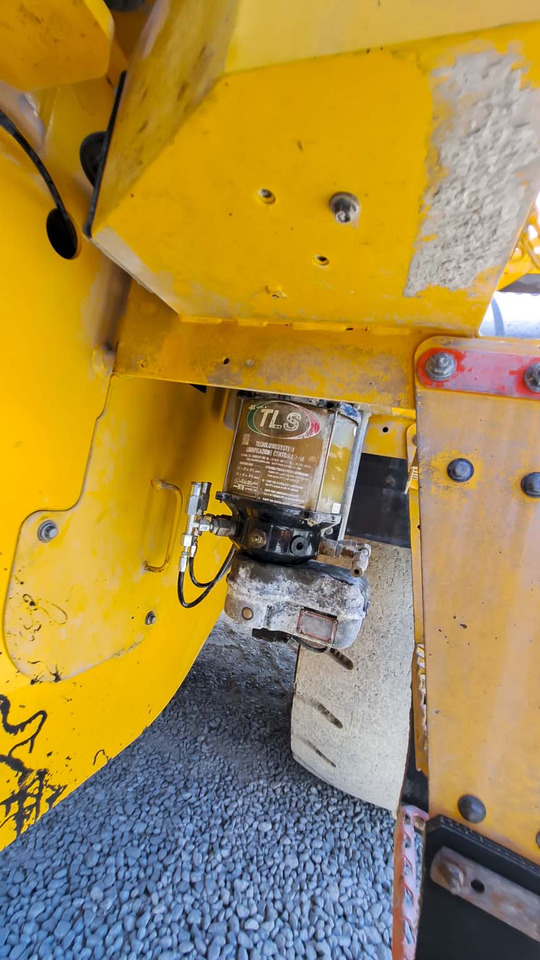 Kolový nakladač VOLVO L120H: obrázek 38