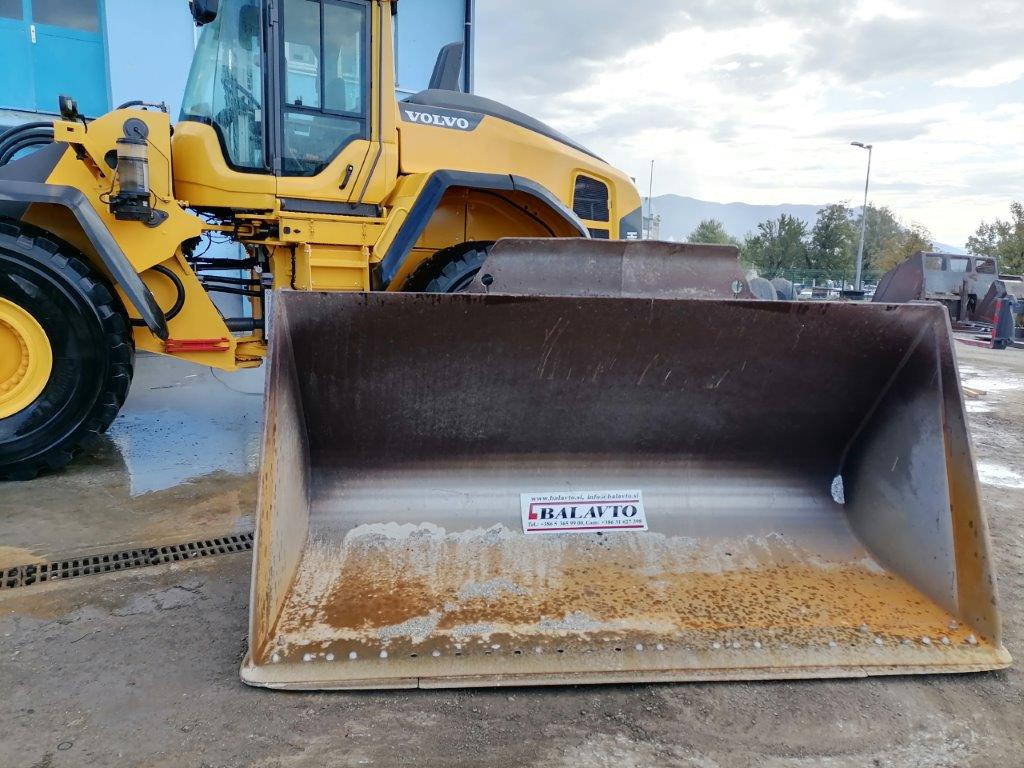 VOLVO loader bucket 2800 mm - Nakládací lžíce pro Kolový nakladač: obrázek 1 VOLVO loader bucket 2800 mm - Nakládací lžíce pro Kolový nakladač: obrázek 1