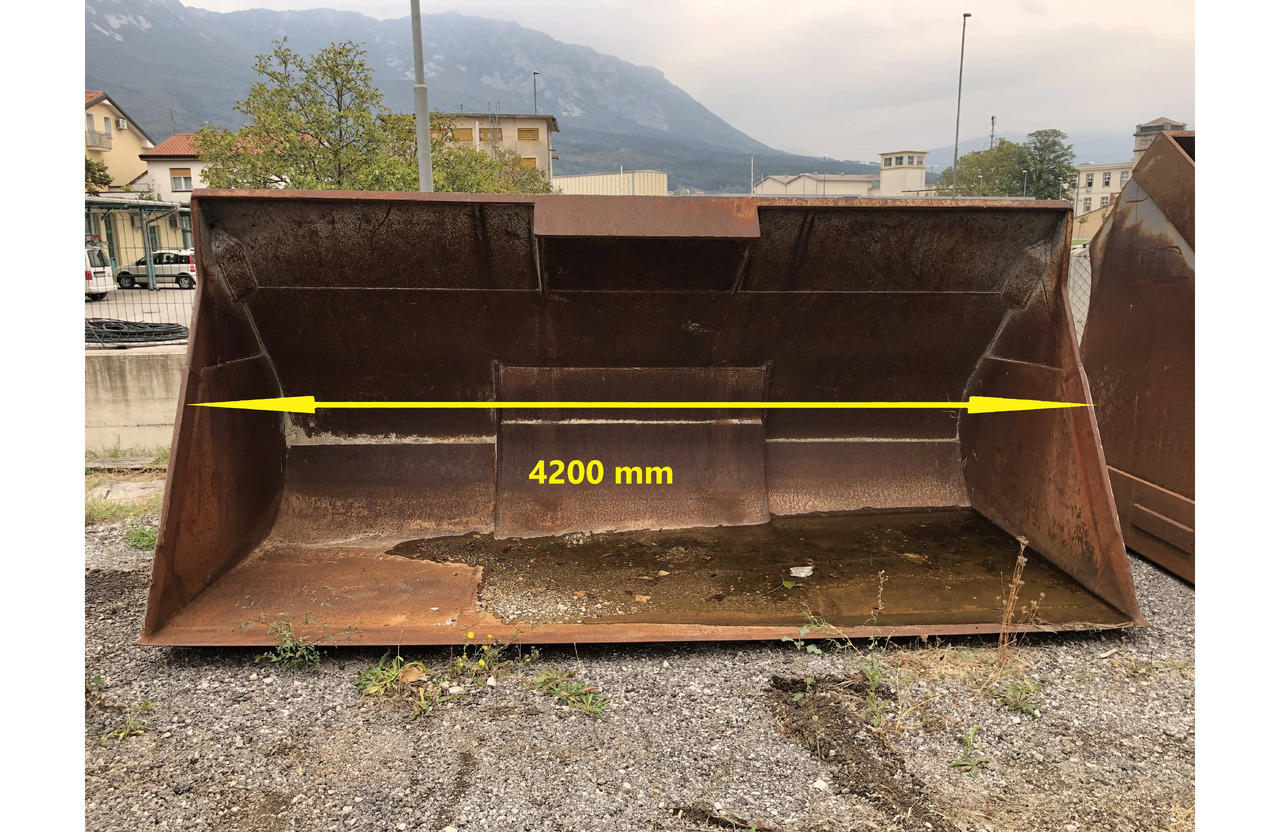 Verachtert loader bucket 4200 mm Volvo - Nakládací lžíce: obrázek 1 Verachtert loader bucket 4200 mm Volvo - Nakládací lžíce: obrázek 1