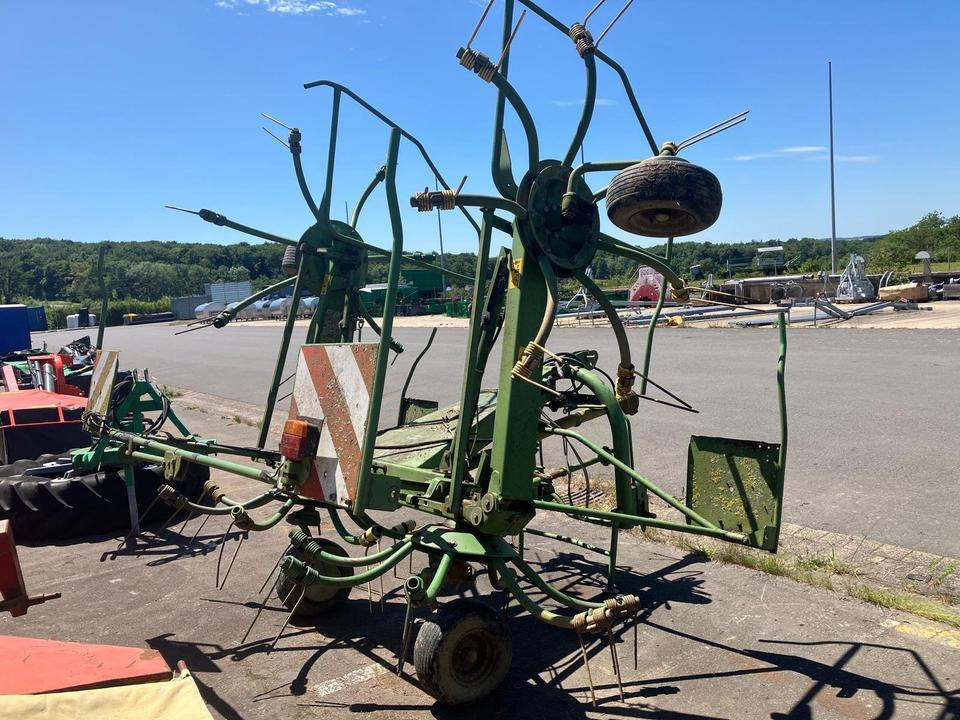 Krone KW 5.50 Wender, Heuer, Zetter hydr. Grenzstreueinrichtung - Obraceč/ Shrnovač: obrázek 3 Krone KW 5.50 Wender, Heuer, Zetter hydr. Grenzstreueinrichtung - Obraceč/ Shrnovač: obrázek 3