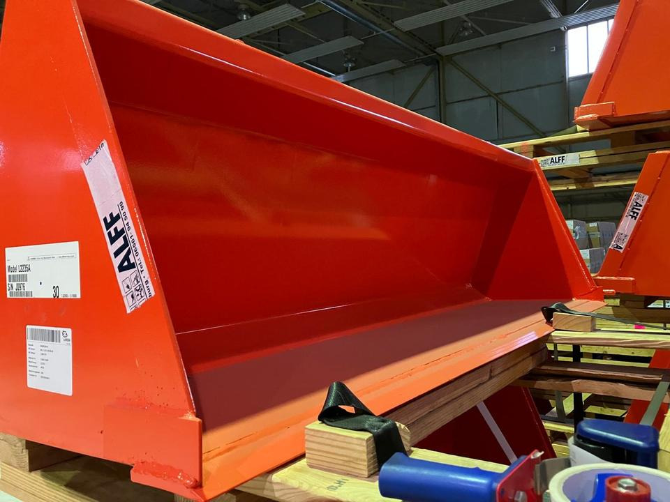 Schaufel Skid Steer 1,80m für Bobcat, Kubota, Solis, Branson - Nakládací lžíce: obrázek 1 Schaufel Skid Steer 1,80m für Bobcat, Kubota, Solis, Branson - Nakládací lžíce: obrázek 1