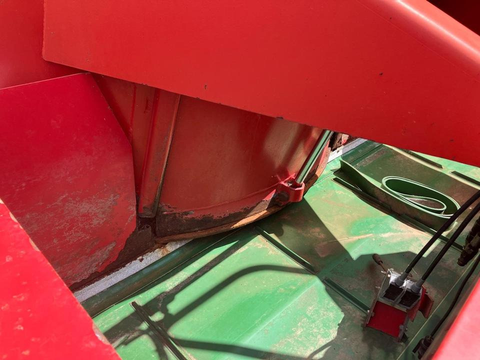 Krmný míchací vůz Trioliet Futtermischwagen Solomix 2 1600 Förderband vorne: obrázek 11 Krmný míchací vůz Trioliet Futtermischwagen Solomix 2 1600 Förderband vorne: obrázek 11