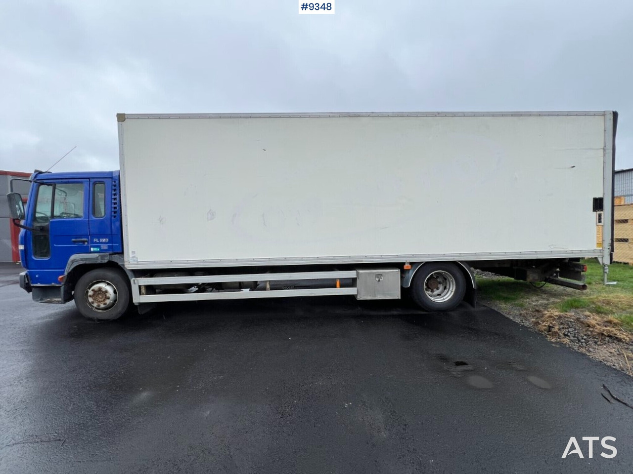 Box Truck Volvo FL6 4X2 with tail lift - Skříňový nákladní auto: obrázek 3 Box Truck Volvo FL6 4X2 with tail lift - Skříňový nákladní auto: obrázek 3