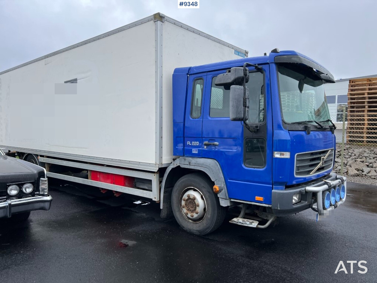 Box Truck Volvo FL6 4X2 with tail lift - Skříňový nákladní auto: obrázek 2 Box Truck Volvo FL6 4X2 with tail lift - Skříňový nákladní auto: obrázek 2